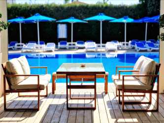 Sveltos *** hotel w Larnaka z samochodem